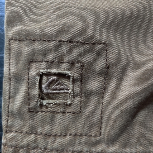 Quicksilver Men's Khaki Shorts Size 30 - Picture 10 of 10